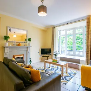 https://gort-na-coiribe-4-bedroom-duplex-by-shortstays.galwayhotelsireland.net
